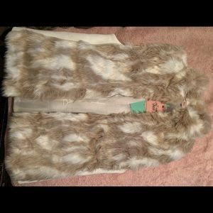 Miss Ashley Petite faux fur zip up vest